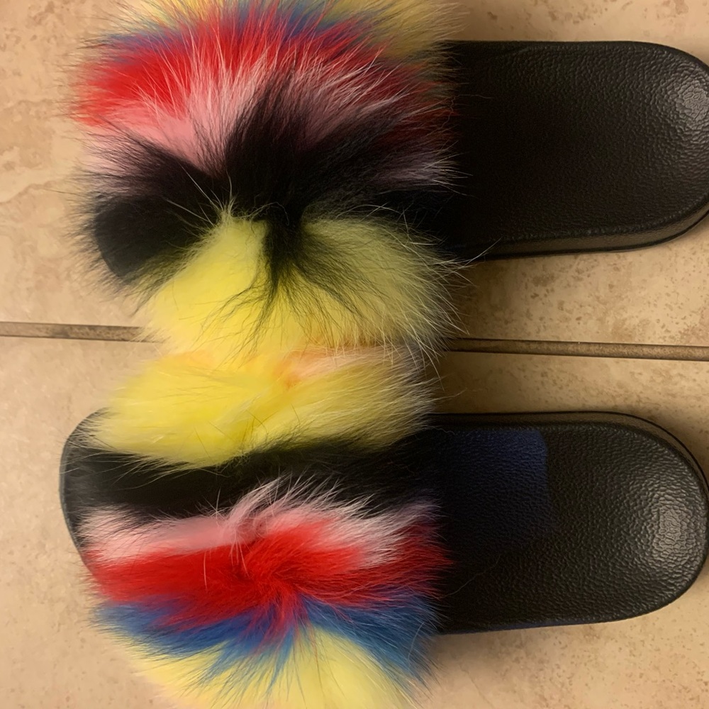 Fur slippers